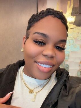 Meet your Posher, Laurie